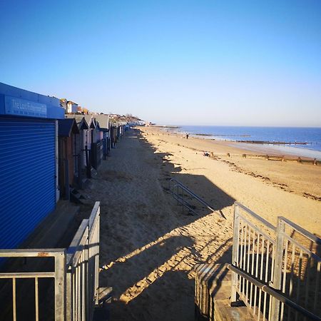 Lovely 2-Bed Caravan In Walton On The Naze Dış mekan fotoğraf