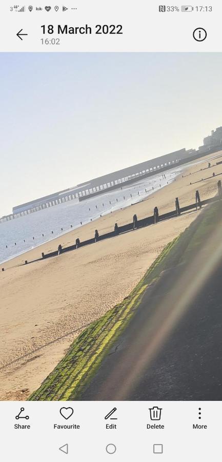 Lovely 2-Bed Caravan In Walton On The Naze Dış mekan fotoğraf