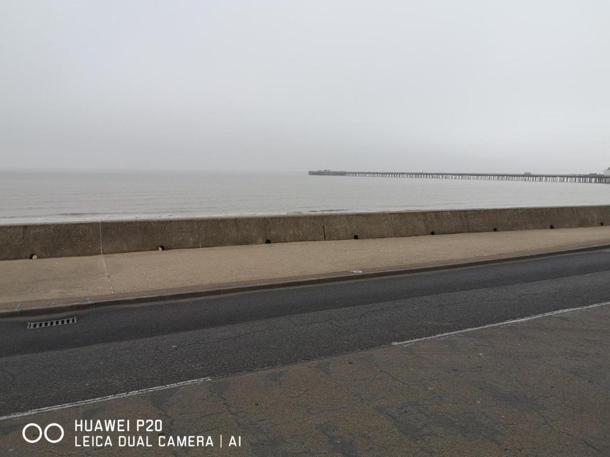 Lovely 2-Bed Caravan In Walton On The Naze Dış mekan fotoğraf