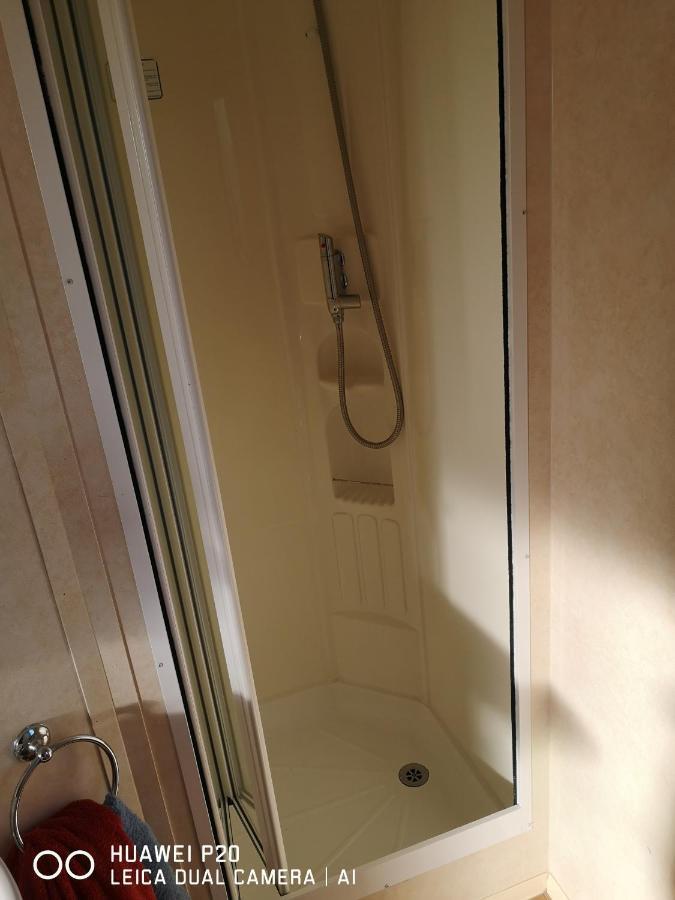 Lovely 2-Bed Caravan In Walton On The Naze Dış mekan fotoğraf
