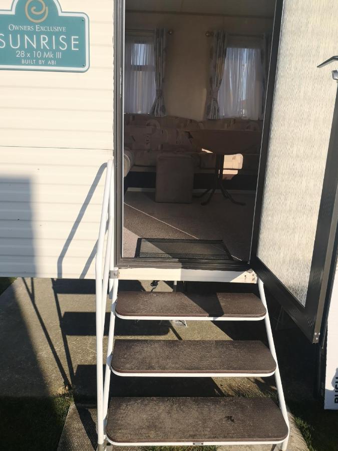 Lovely 2-Bed Caravan In Walton On The Naze Dış mekan fotoğraf